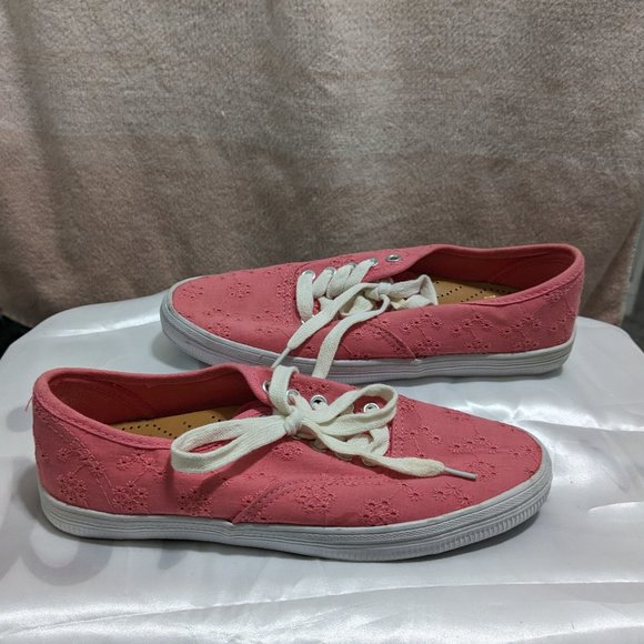 American Eagle by Payless eyelet sneaks size 5.5 - Picture 2 of 7